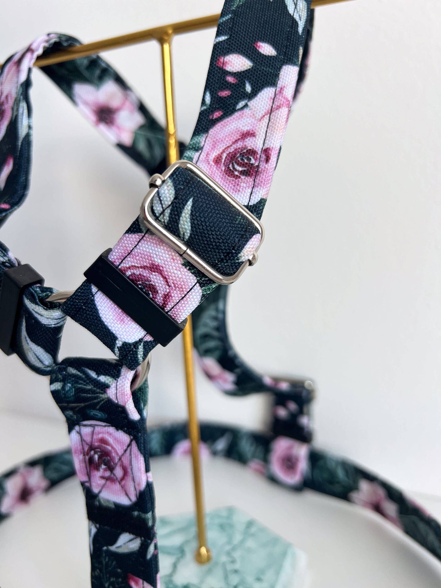 Hundegeschirr Dark Roses | schwarz | Jetzt online kaufen bei Dogs & Lifestyle