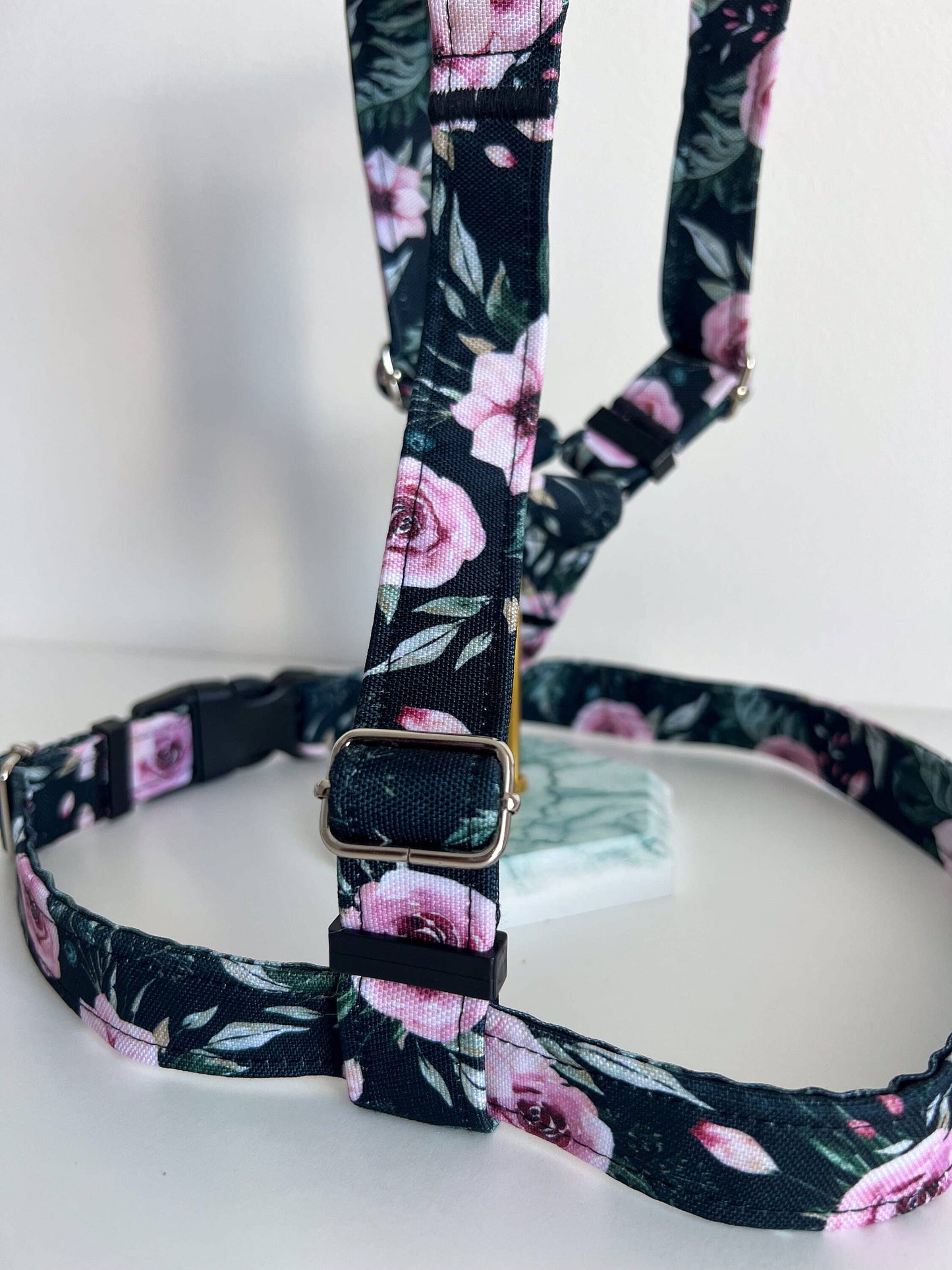 Hundegeschirr Dark Roses | schwarz | Jetzt online kaufen bei Dogs & Lifestyle