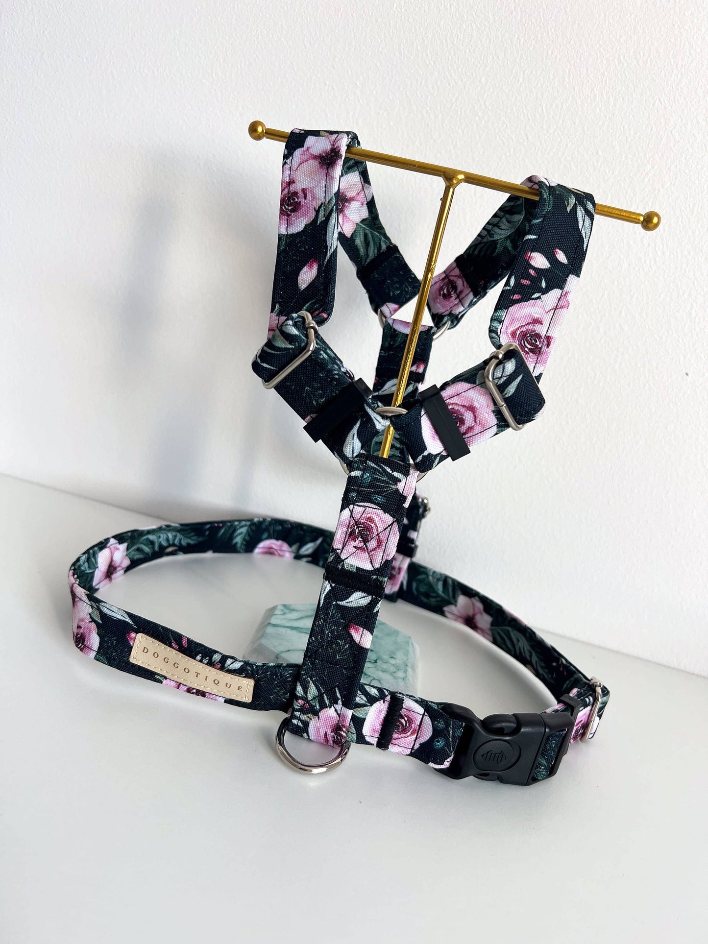 Hundegeschirr Dark Roses | schwarz | Jetzt online kaufen bei Dogs & Lifestyle